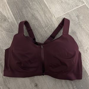 VICTORIA'S SECRET
Knockout Front-Close Sports Bra